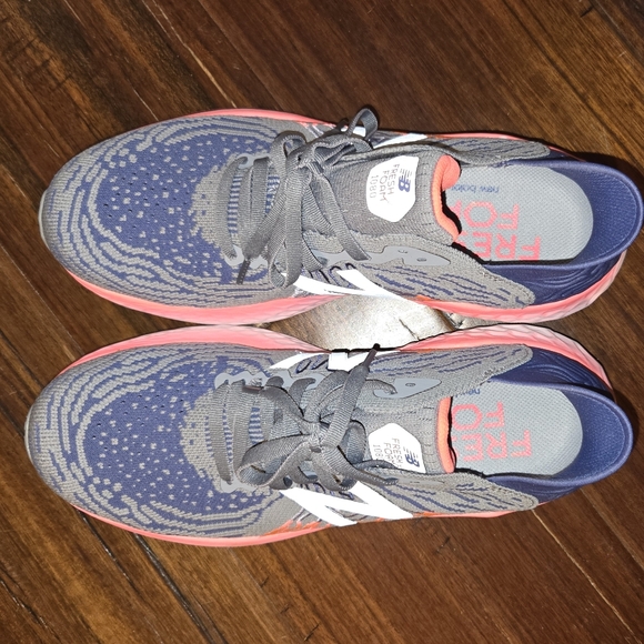 NWOT Newbalace women's 9 shoe - Picture 2 of 5